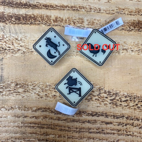 Glow In The Dark JIBBITZ Farm Animal Shoe Crocs Charms (NWT) READ - Picture 1 of 9